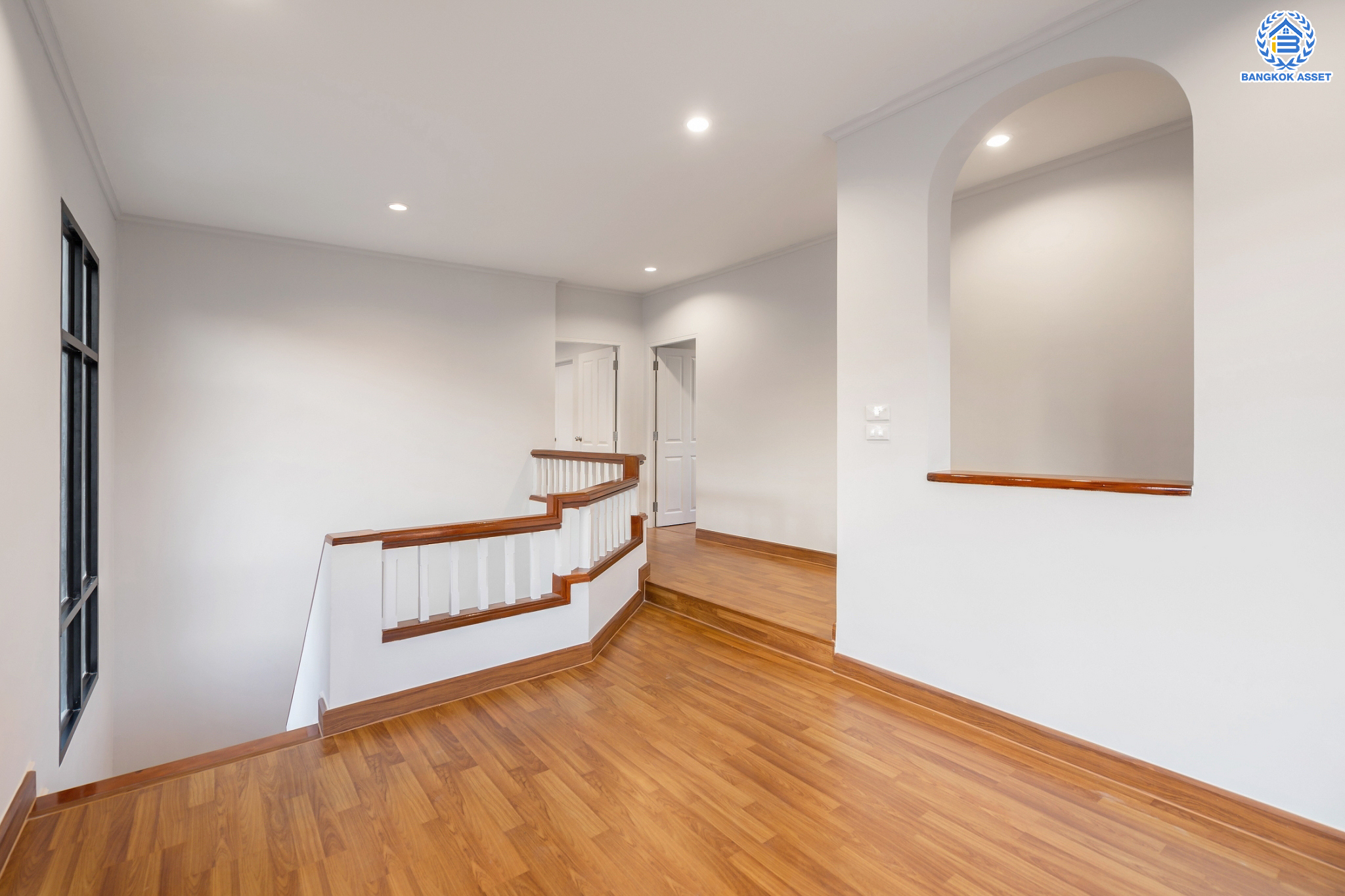 บ้านมือสองตกแต่งใหม่ ม.ชัยพฤกษ์ บางบัวทอง บ้านเดี่ยว หลังมุม แบรนด์ LH เนื้อที่ 92.3 ตร.ว. ฟังก์ชัน 3 ห้องนอน 4 ห้องน้ำ 1 ห้องแม่บ้าน จอดรถได้ถึง 3 คัน มีพื้นที่บริเวณบ้านกว้างขวางกว่า 195 ตร.ม. พร้อม Facilities ครบครัน บนทำเลเดินทางสะดวก ติดถนนบางกรวย-ไทรน้อย ใกล้เซ็นทรัลเวสต์เกต และรถไฟฟ้าสายสีม่วง "สถานีบางพลู"